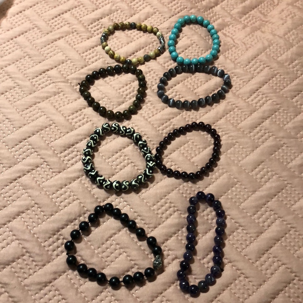 7 Men’s beaded bracelets in various sizes